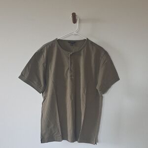 Banana Republic Short Sleeve Henley in Olive